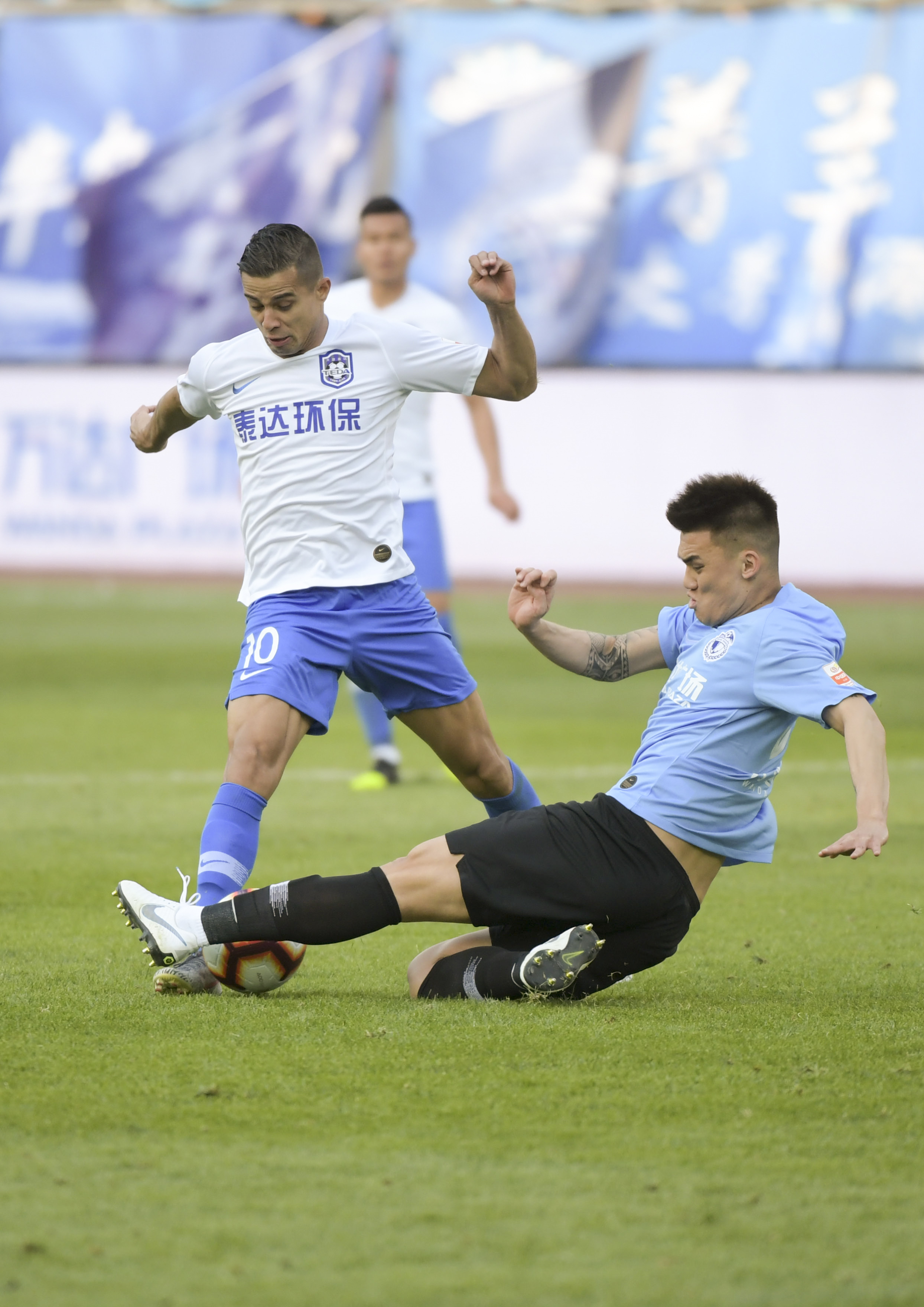 开云体育平台APP-包含天津泰达客场力擒大连一方,取得三连胜的词条