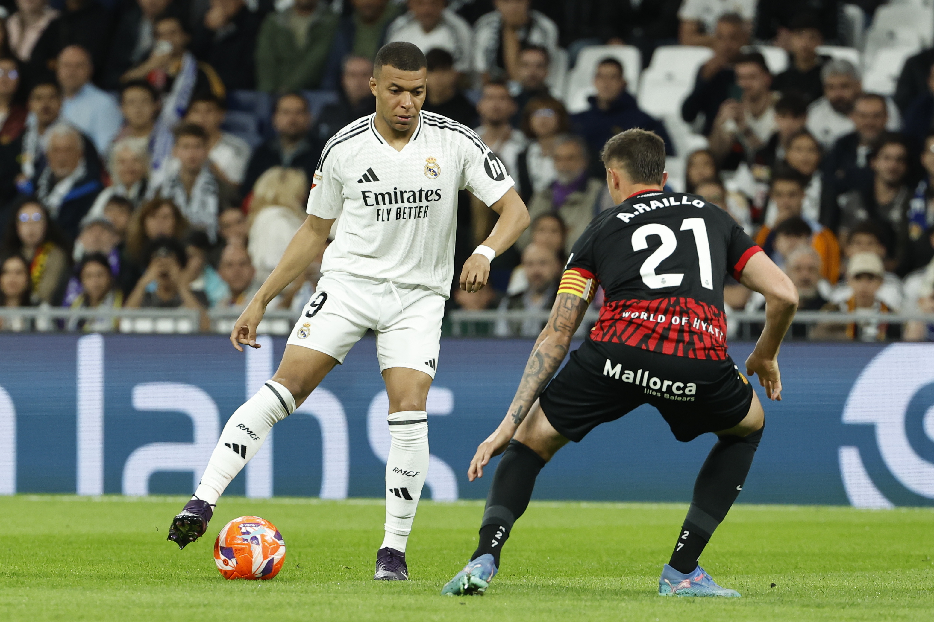 皇马再胜马竞,重夺西甲榜首位置 皇马再胜马竞,重夺西甲榜首位置