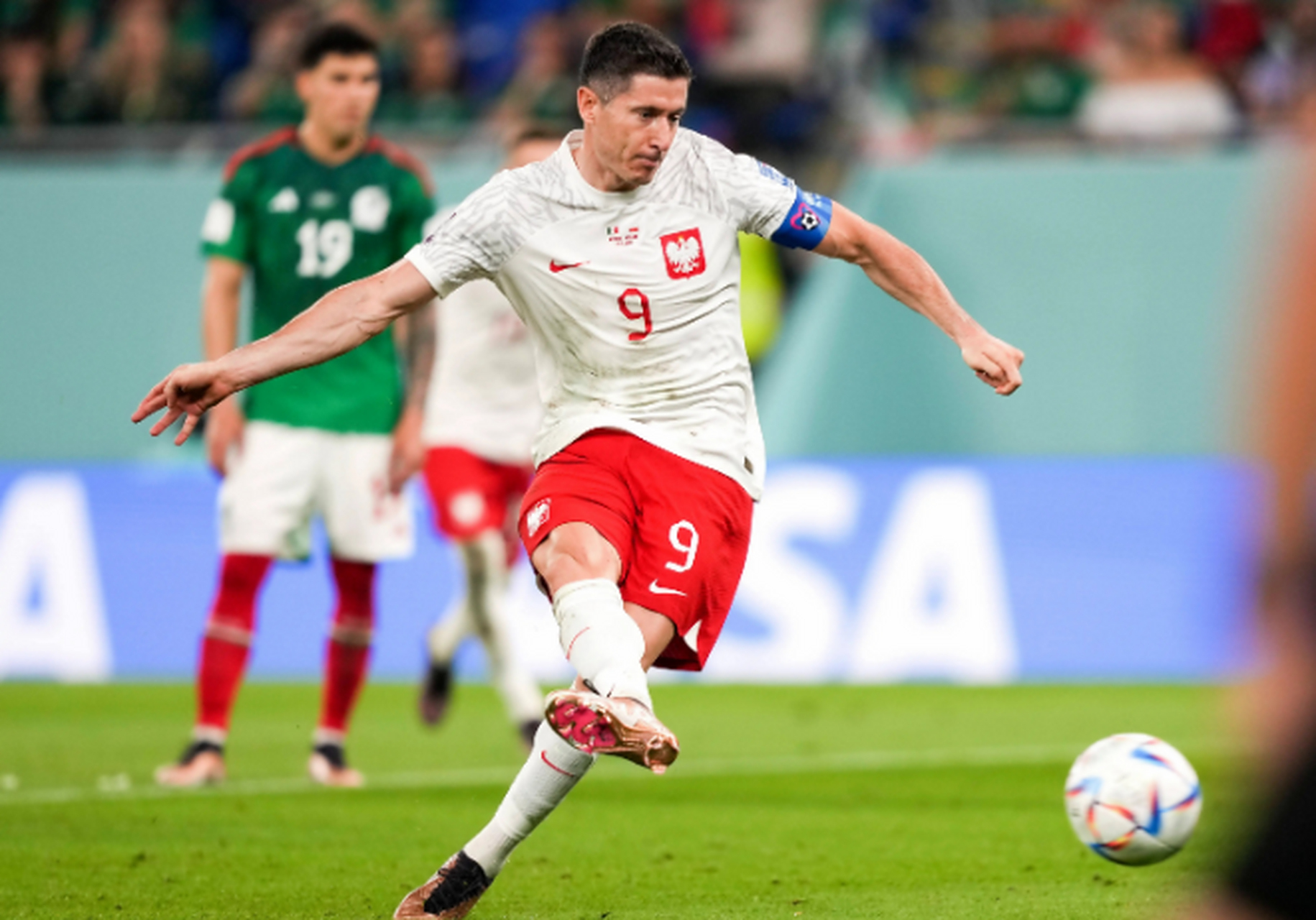 包含波兰爆冷负德国，出线希望受挫的词条