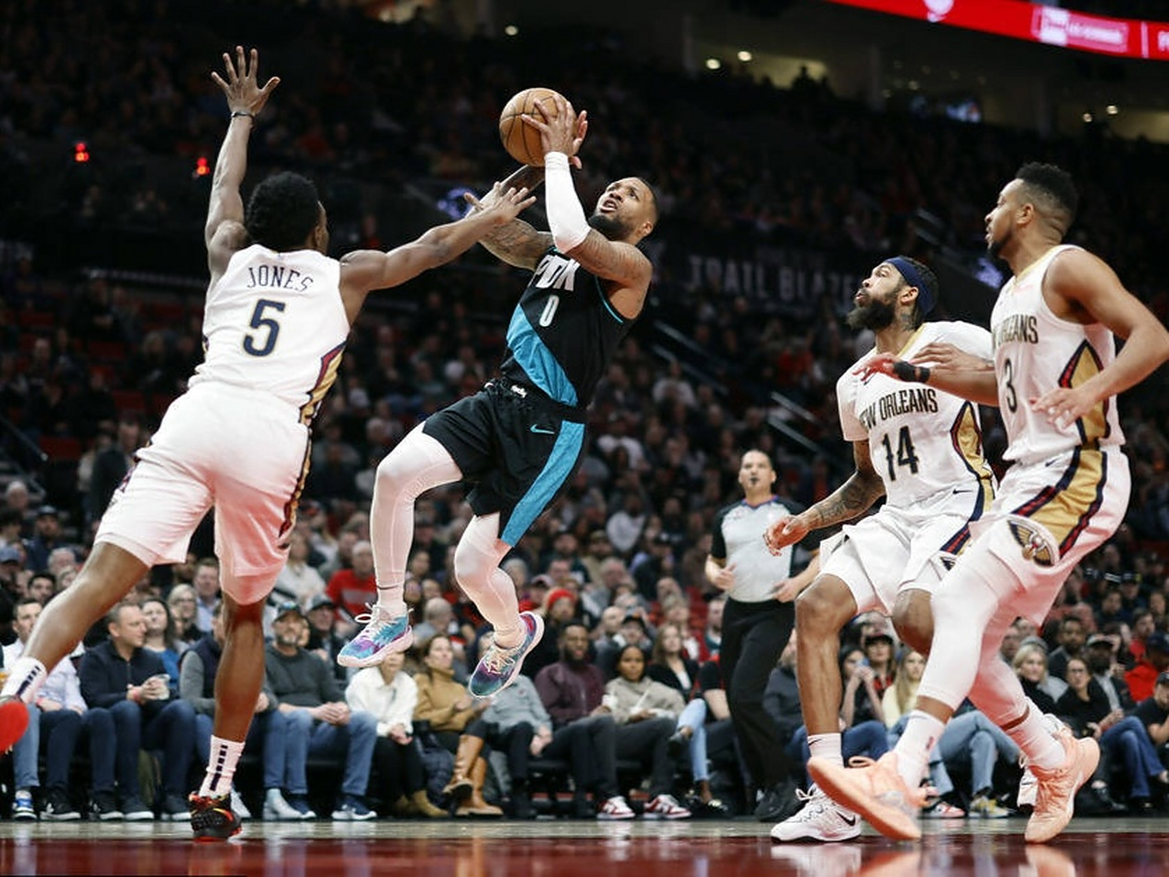 鹈鹕大胜开拓者,英格拉姆砍下全场最高分 鹈鹕大胜开拓者,英格拉姆砍下全场最高分