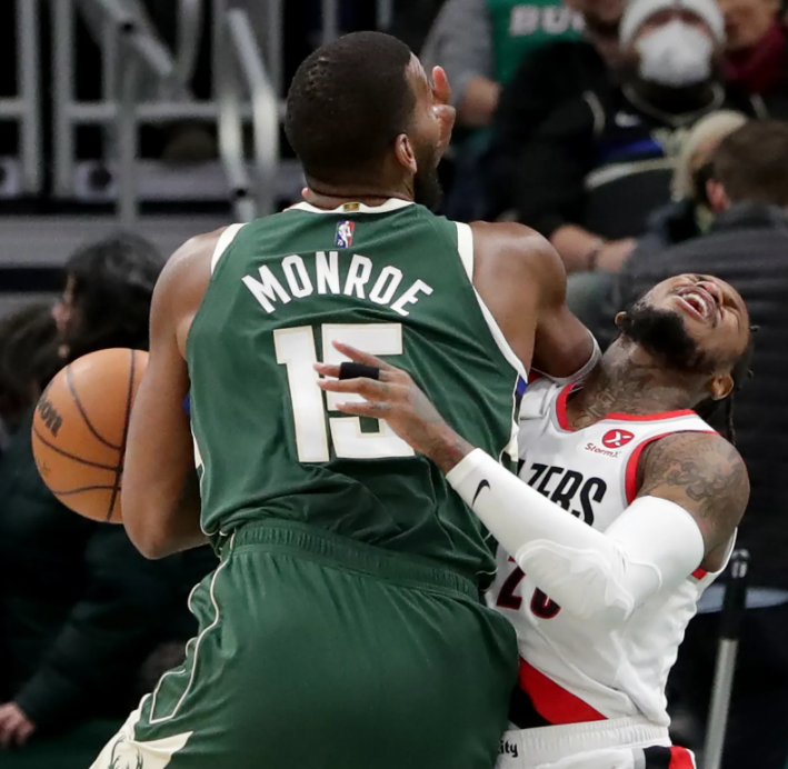 开拓者主场负于雄鹿,米德尔顿独得分的简单介绍 开拓者主场负于雄鹿,米德尔顿独得分的简单介绍