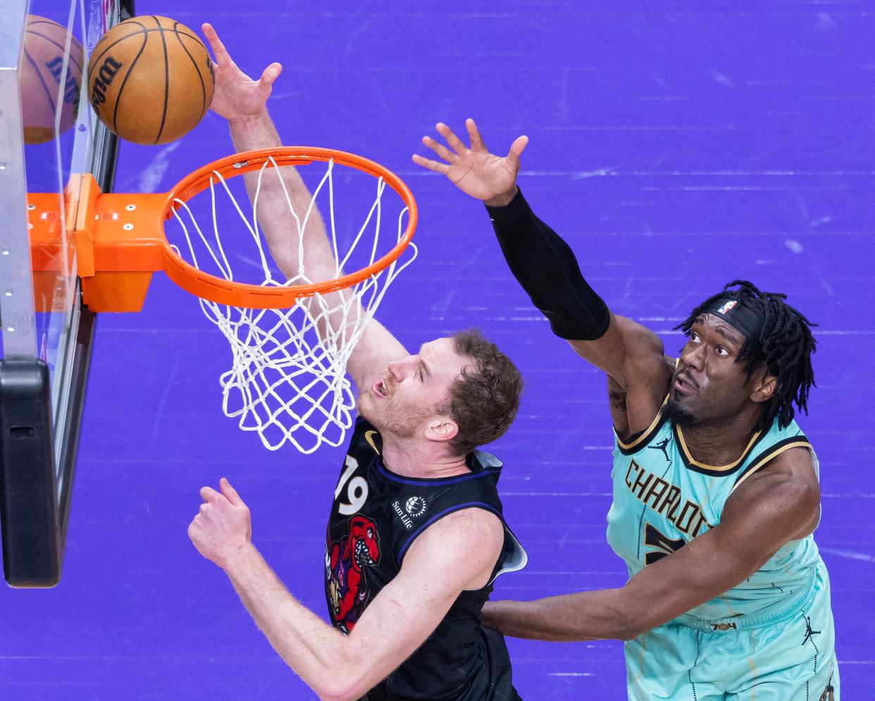 开云APP-猛龙击败公牛,小加索尔关键篮板